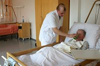 ein Absolvent des FSJ bei der Arbeit (SHK)