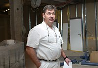 Steinbr&uuml;ck mitten in einer Baustelle (SHK)