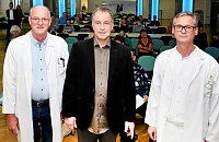 Chefarzt Dr. med. Matthias Brucke, Oberarzt Dr. med. Christian Bahr und Chefarzt Dr. med. Kaith Letzel (von links nach rechts) beim &ouml;ffentlichen Vortrag  (Th&uuml;ringer Allgemeine)