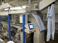 Die Formw&auml;sche wird in den Faltautomat gezogen. (SHK)