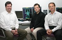 Neue Technologien (Von links nach rechts: Jeffrey C. Wehnes, Pr&auml;sident der Firma VuComp; Dr. Ansgar Malich, Chefarzt Radiologie; Richard Rosene, VuComp)