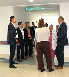 Die Delegation in der Zentralen Notaufnahme (ZNA) der Klinik (Foto: SHK)