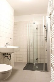 Badezimmerbeispiel - "Wohnen am Gehege" (Foto: SHK)