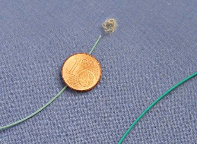 Ein Coil im Vergleich mit einem 1-Cent-St&uuml;ck  (Foto: shk)