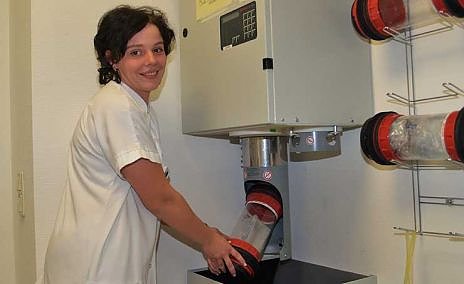 Schwester Stefanie an der MVZ-Station (Foto: nnz-online)