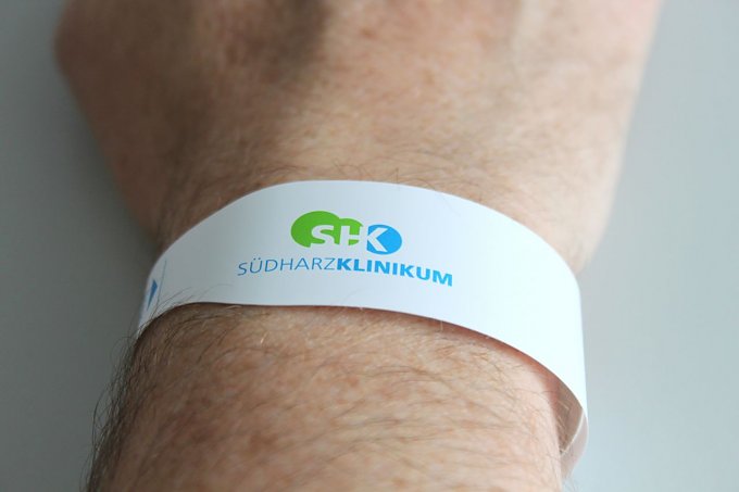 Patientenarmband zur Sicherheit  (Foto: SHK)